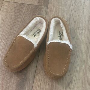 Deluxe by Dearfoams Tan Suede Moccasin Slippers | kids size 13